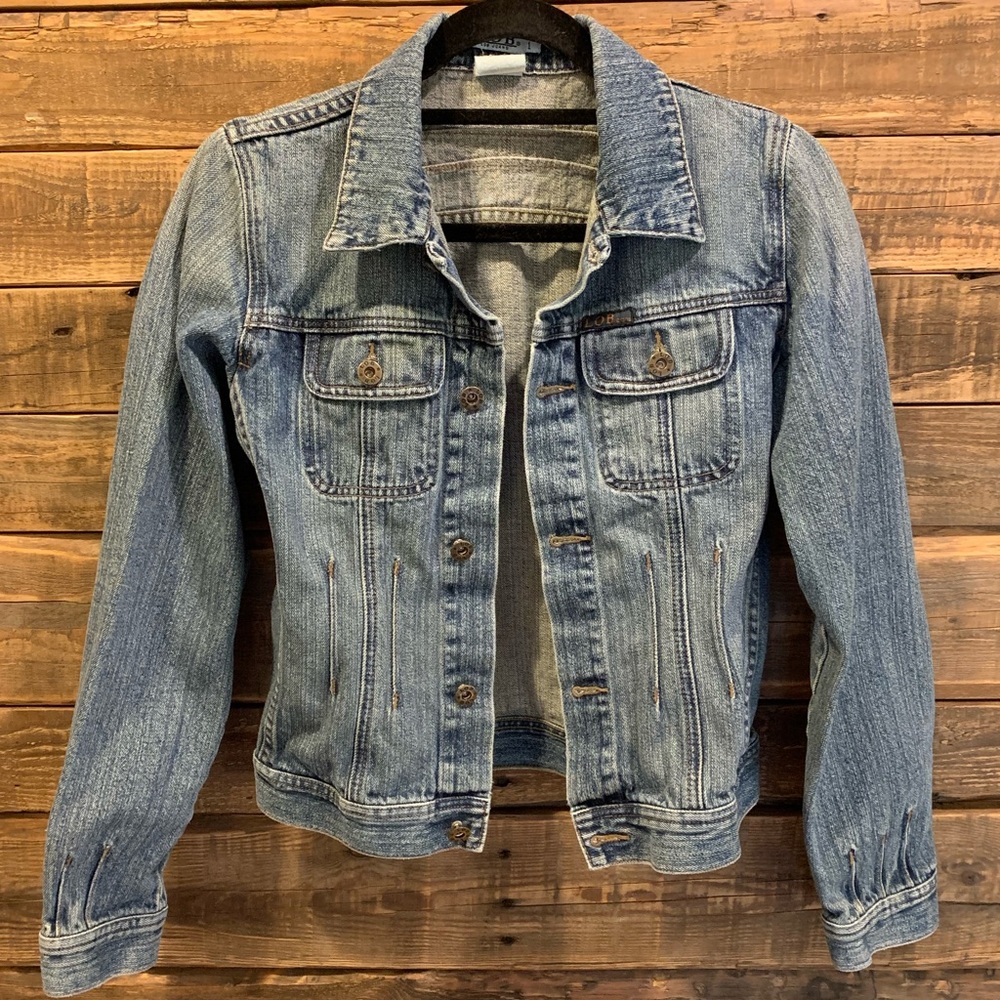 Lob Jean Jacket with Cute Details